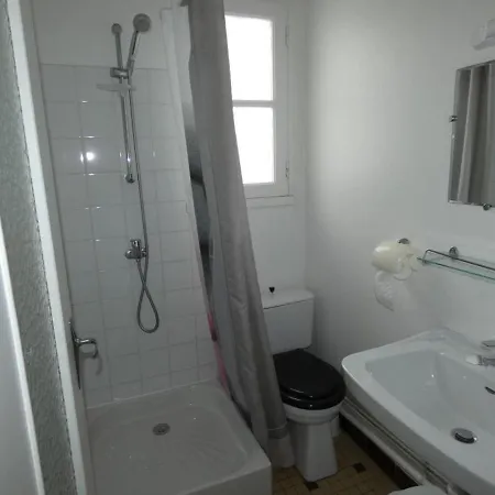 Maison Spacieuse A Pour 6 Avec Parking Prive - Fr-1-540-223 *