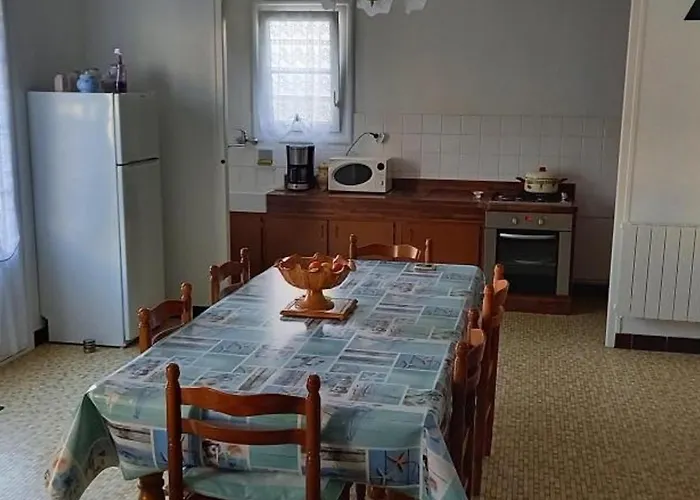 Maison Spacieuse A Pour 6 Avec Parking Prive - Fr-1-540-223 *