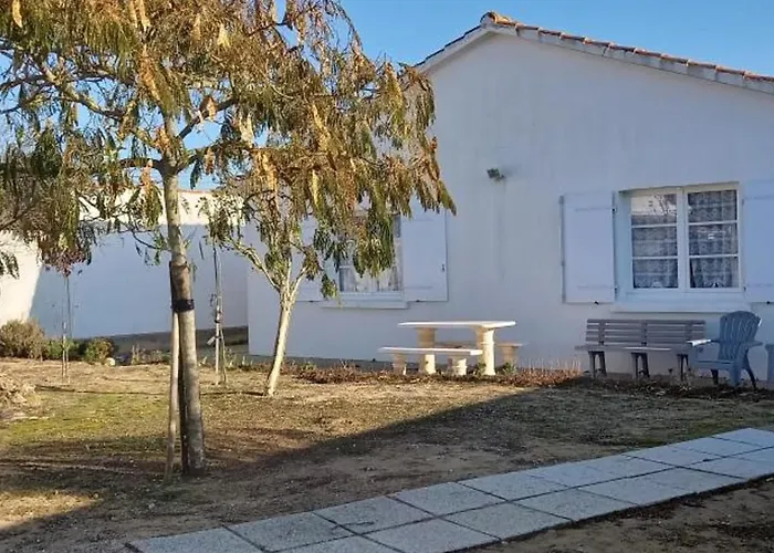 Maison Spacieuse A Pour 6 Avec Parking Prive - Fr-1-540-223 Nyaraló *