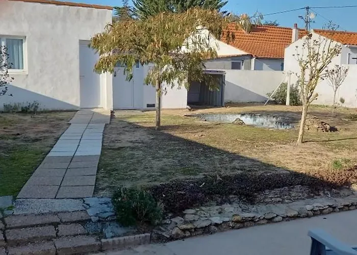 Maison Spacieuse A Pour 6 Avec Parking Prive - Fr-1-540-223